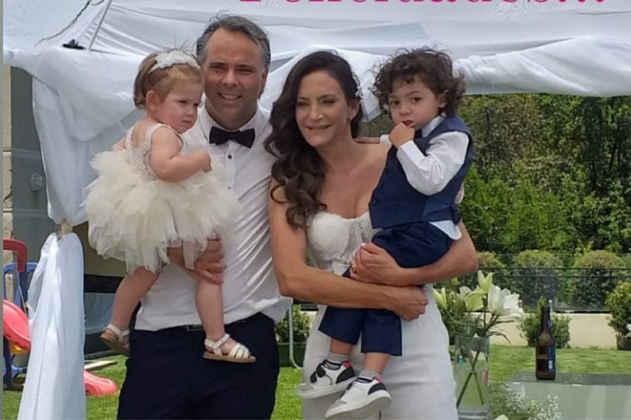 El flamante matrimonio junto a sus hijas: Fernando González, Luciana Aymar, Lupe y Félix en una tarde de felicidad plena para la familia. (aymarlucha)