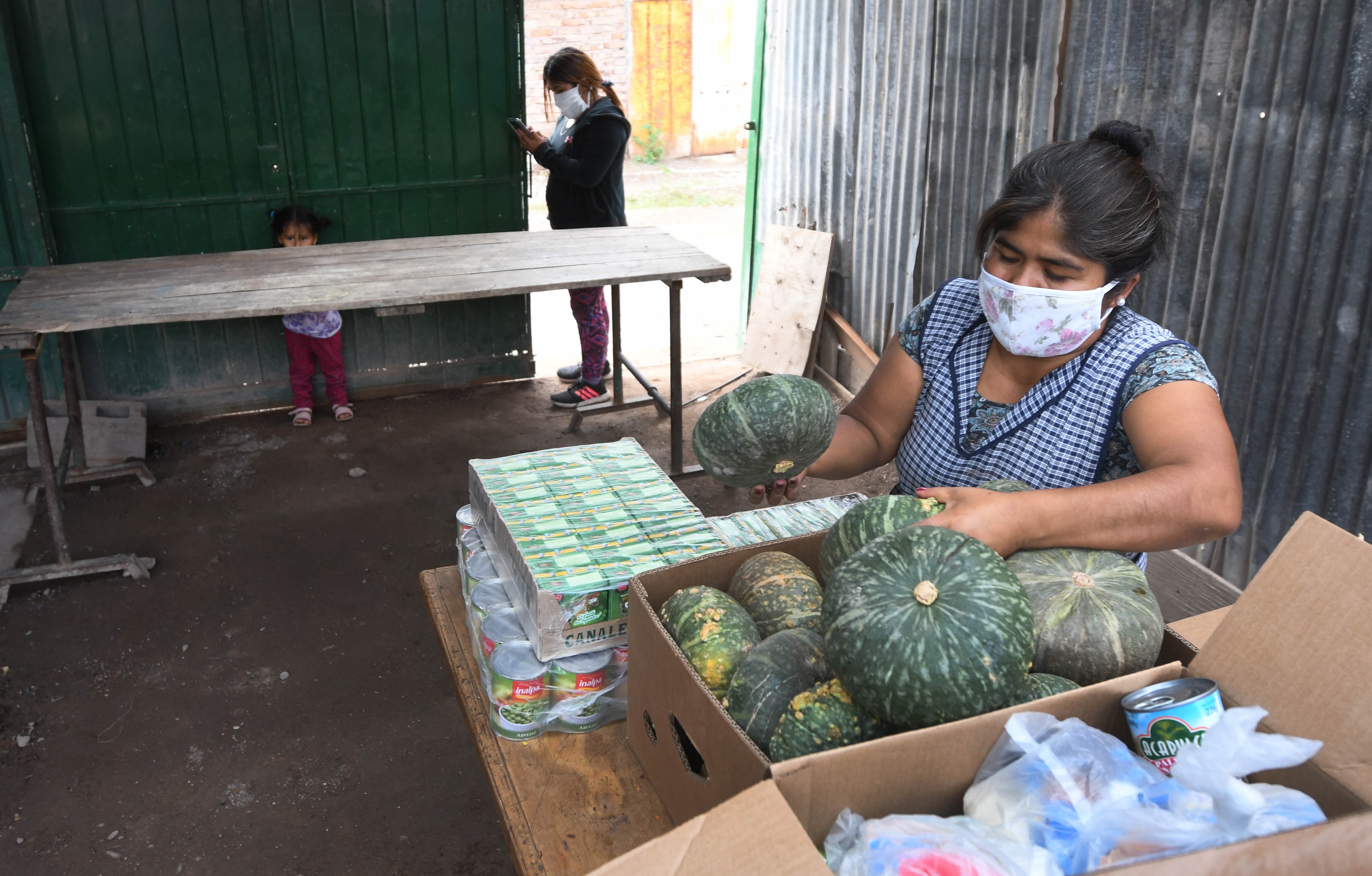 Comedor Juanita FLores
La señora Juanita, tiene su comedor muy precario en el barrio  Flores de Ciudad.