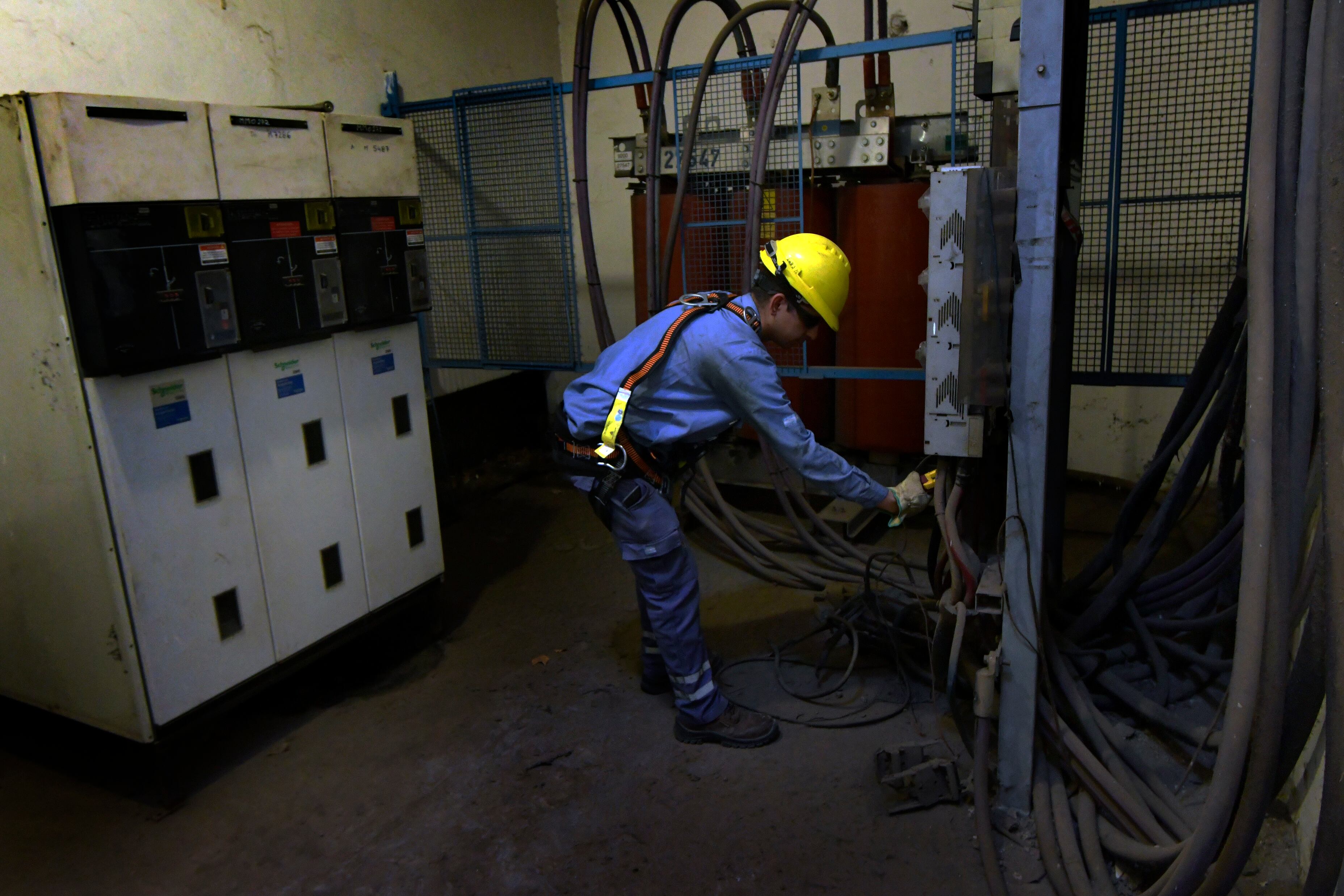 Trabajar en las profundidades. Foto: Orlando Pelichotti / Los Andes