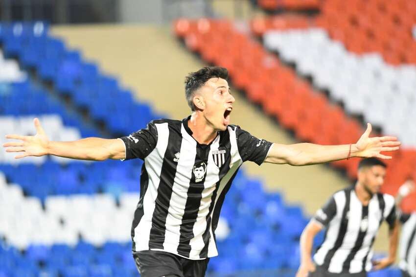 
Primera vez. Santiago López marcó su primer gol con la camiseta mensana. Fue el 3-0. | José Gutiérrez / Los Andes
   