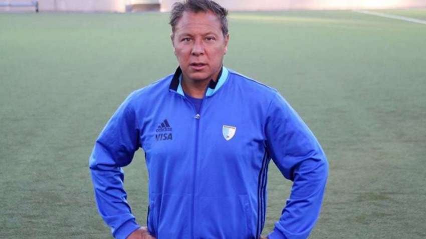 
    Rolo Rivero es, desde agosto del 2018, el head coach de los seleccionados mendocinos de hockey sobre césped.
   