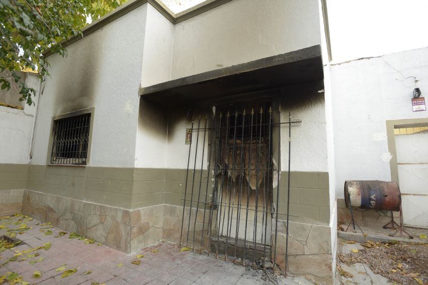 
La casa que se incendió la semana pasada y donde Pablo Domínguez intervino como héroe. | Marcos García / Los Andes
   