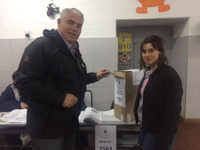 
Fernando Hidalgo votando junto a su hija Amparo (19)
