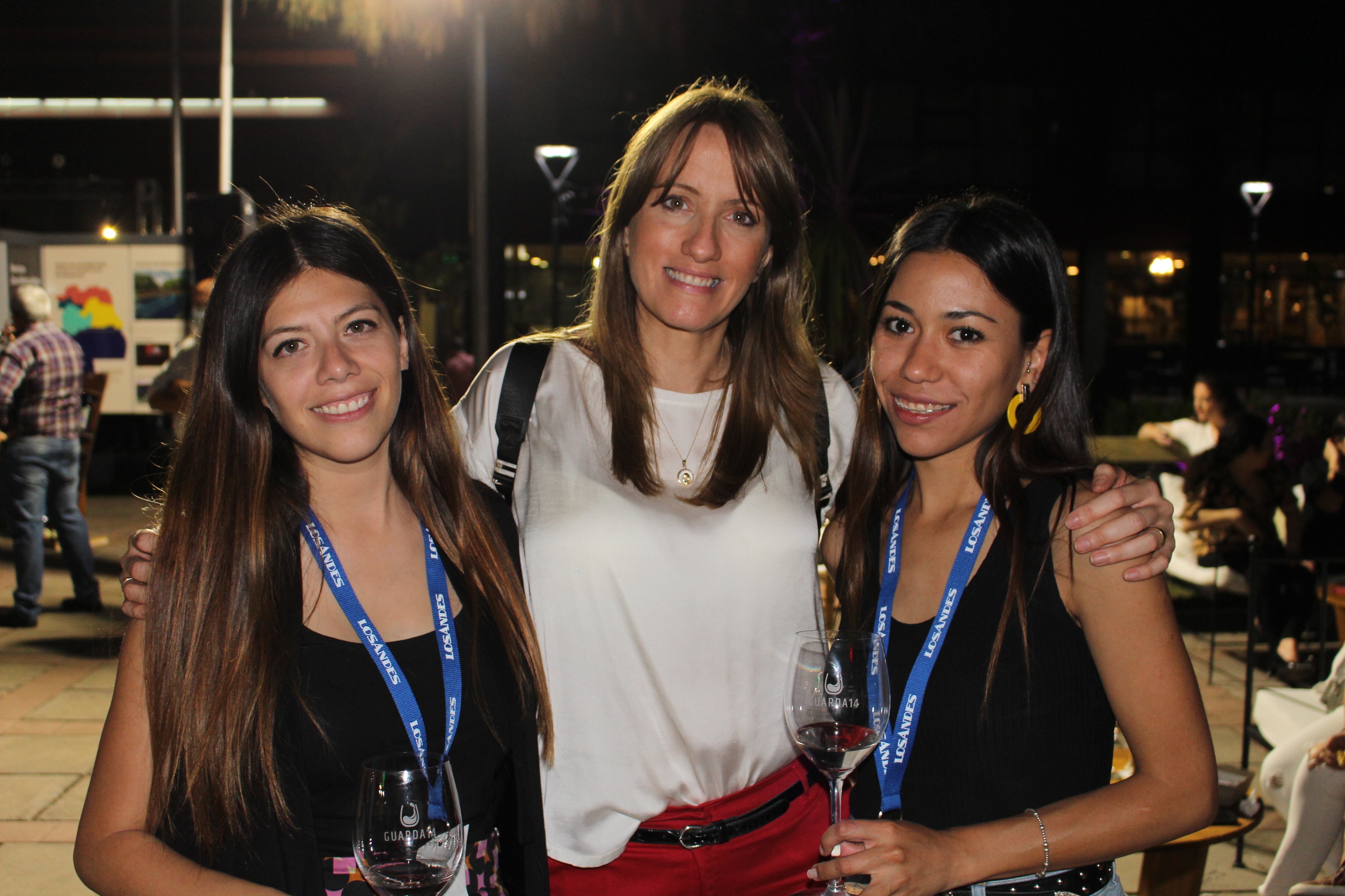 La organización de la Feria: Florencia Afranllie, Julieta Nadin y Evelyn Oliva, del equipo de Marketing de Los Andes.