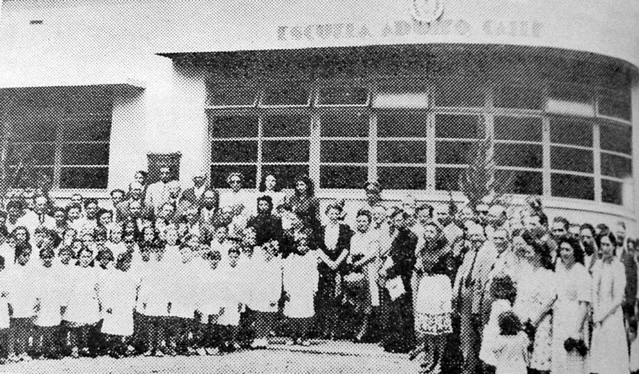 Celebración del 25 aniversario de la escuela Adolfo Calle en Nueva California, San Martín (Fuente: La Quincena Social, n. 680-681, noviembre de 1947).