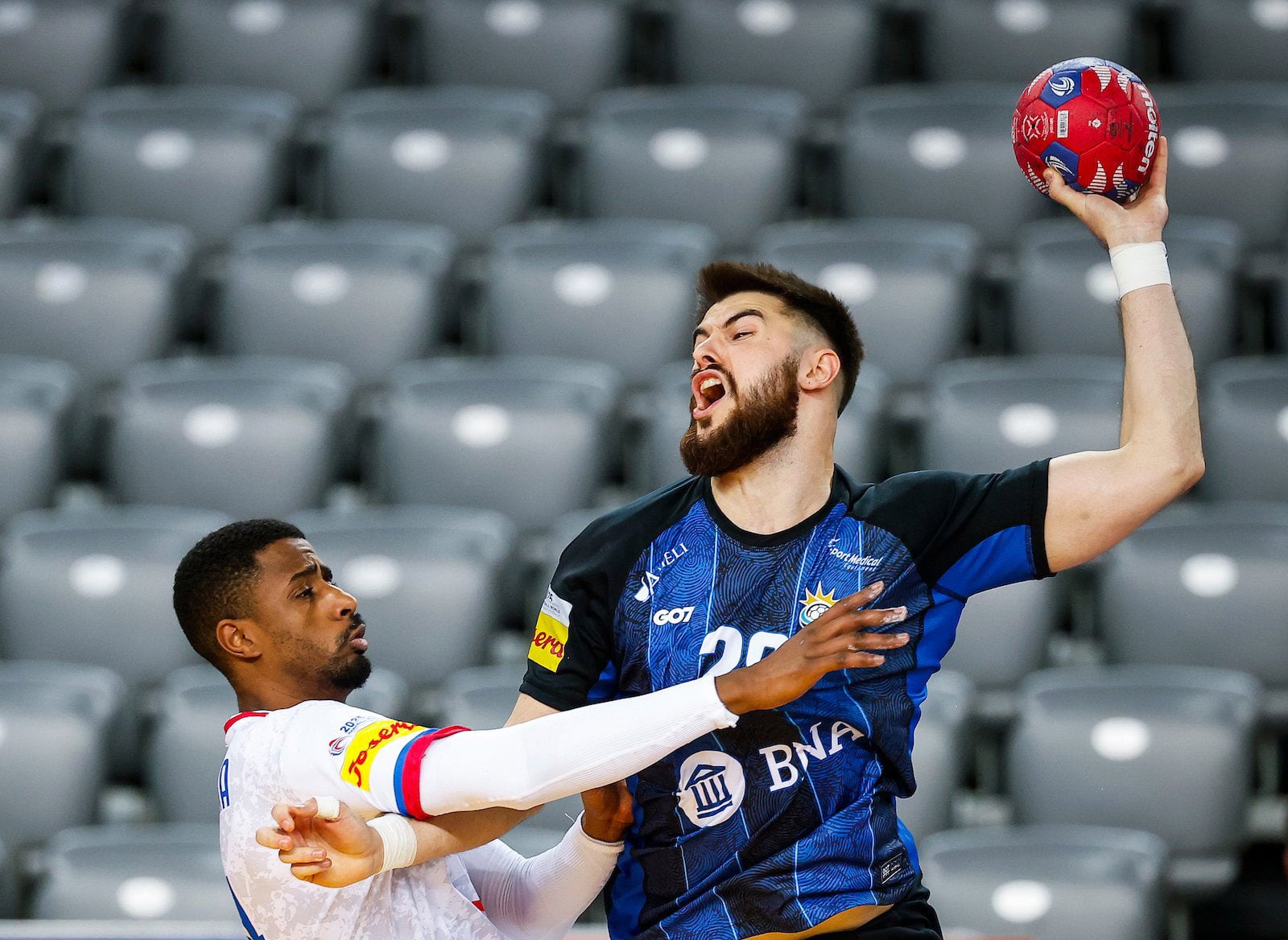 NOTICIAS ARGENTINAS BAIRES ENERO 
25: El seleccionado argentino de 
handball, Los Gladiadores, 
espera por los islandeses en la fase de 
Main Round y busca terminar su 
participación con al menos dos 
triunfos en el cierre de la 
segunda ronda. FOTO: 
(X/REDES@CAHandball)/NA.