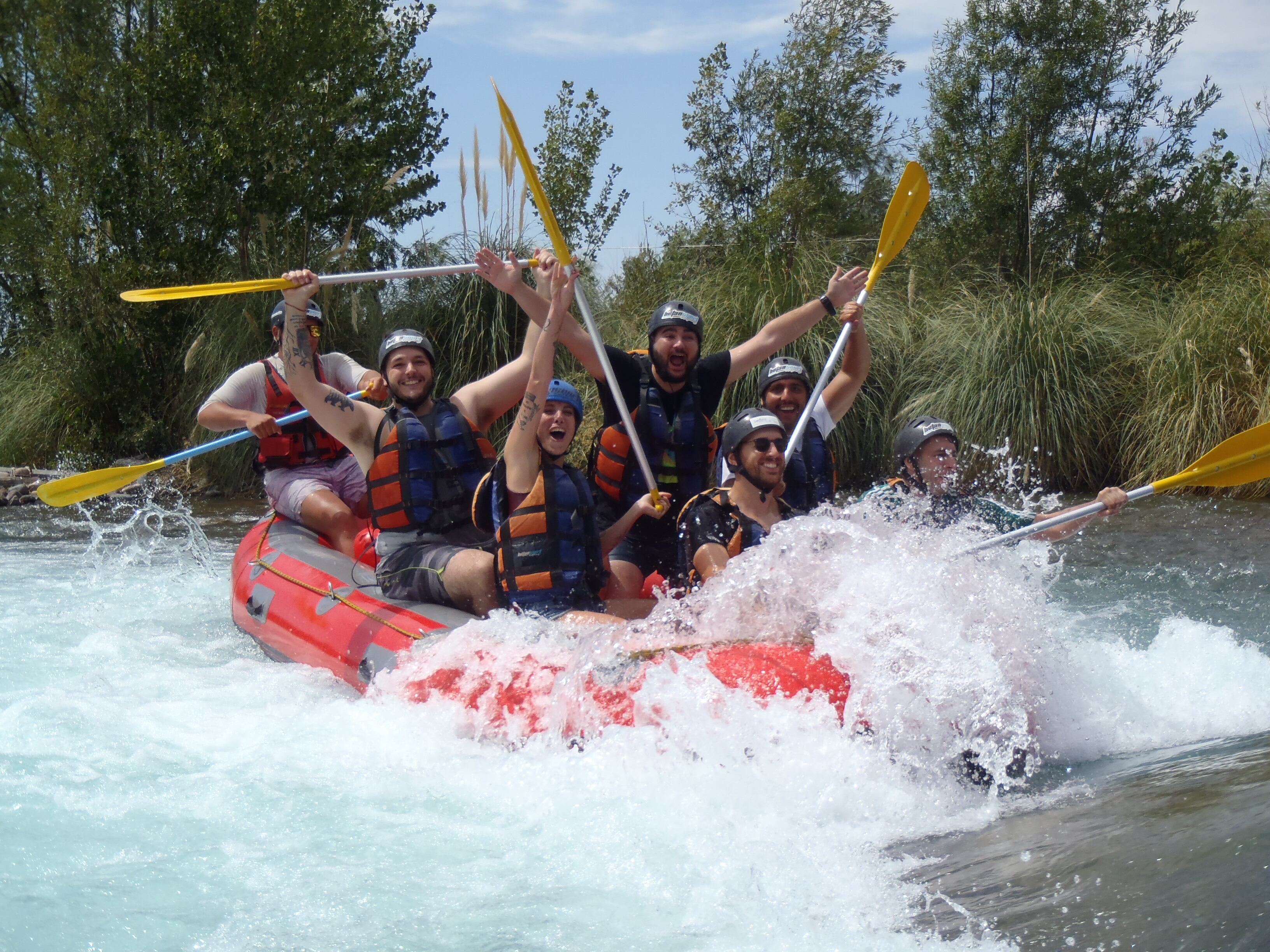 Rafting en el río Mendoza. Foto gentileza Betancourt Rafting.