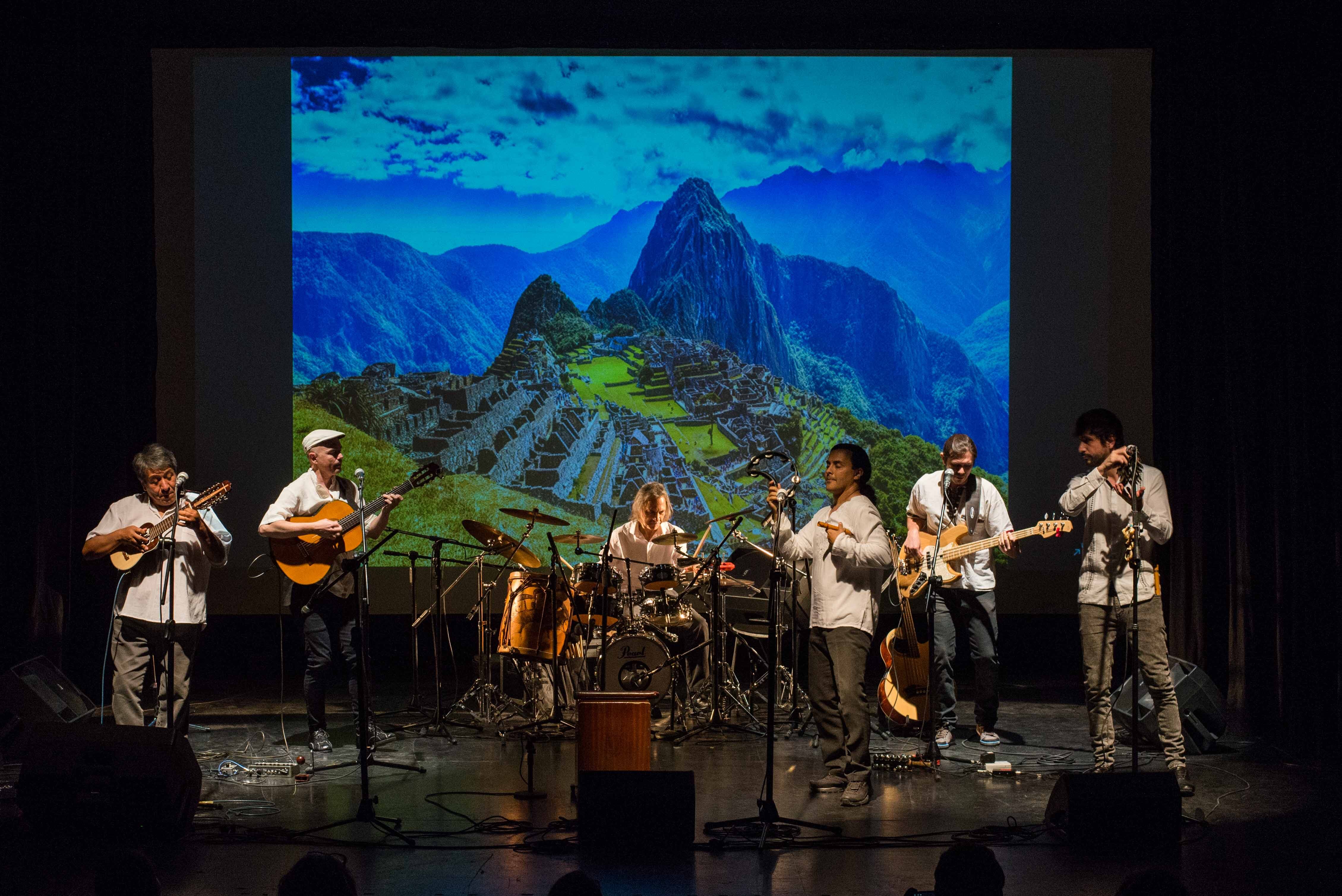 El grupo lanzó un disco recopilatorio, con versiones de sus clásicos. 