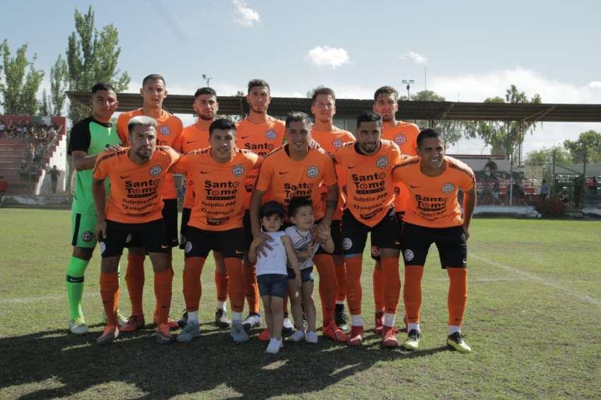 
Héroes. Alvea, Murcia, Rodríguez, Baldaccini, Pérez, Franco, Montaña, Dávila, Silva, Dellarole y Sevillano. | Fotoreporter
   