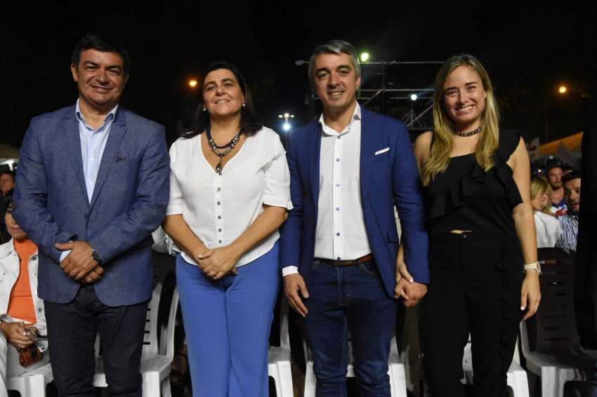 
Funcionarios. De Marchi, Juri, Bragagnolo y su esposa Victoria | Mariana Villa / Los Andes
   