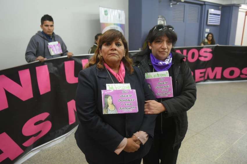 
La madre de Julieta esperando la sentencia.  | ignacio Blanco / Los Andes
   