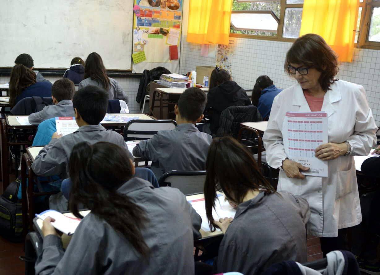 Las pruebas Aprender 2024 están a la vuelta de la esquina para los alumnos de quinto año del secundario. Las pruebas de aprendizaje nacionales que aportan valiosos datos para la gestión educativa se realizarán el 24 de octubre y abarcará a todos los estudiantes de la provincia que se encuentran cursando ese año, tanto en colegios privados como públicos, de ámbitos rurales como urbanos. 
