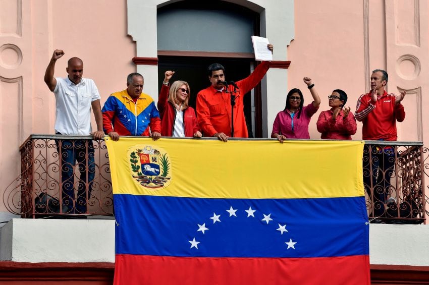 
    Maduro junto a su esposa y sus principales colaboradores anunciaron la ruptura de relaciones con EEUU - AFP
   