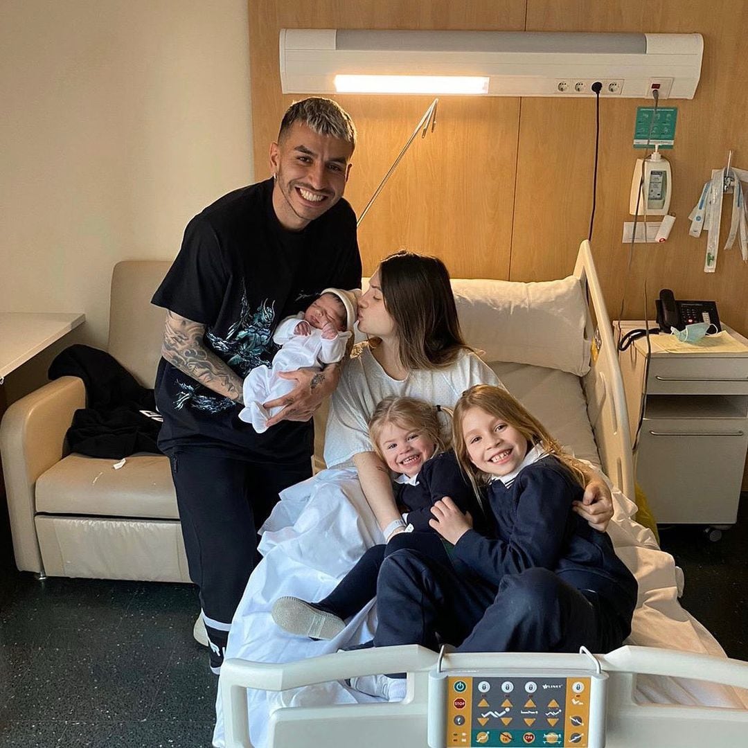 Ángel Correa junto a su familia.