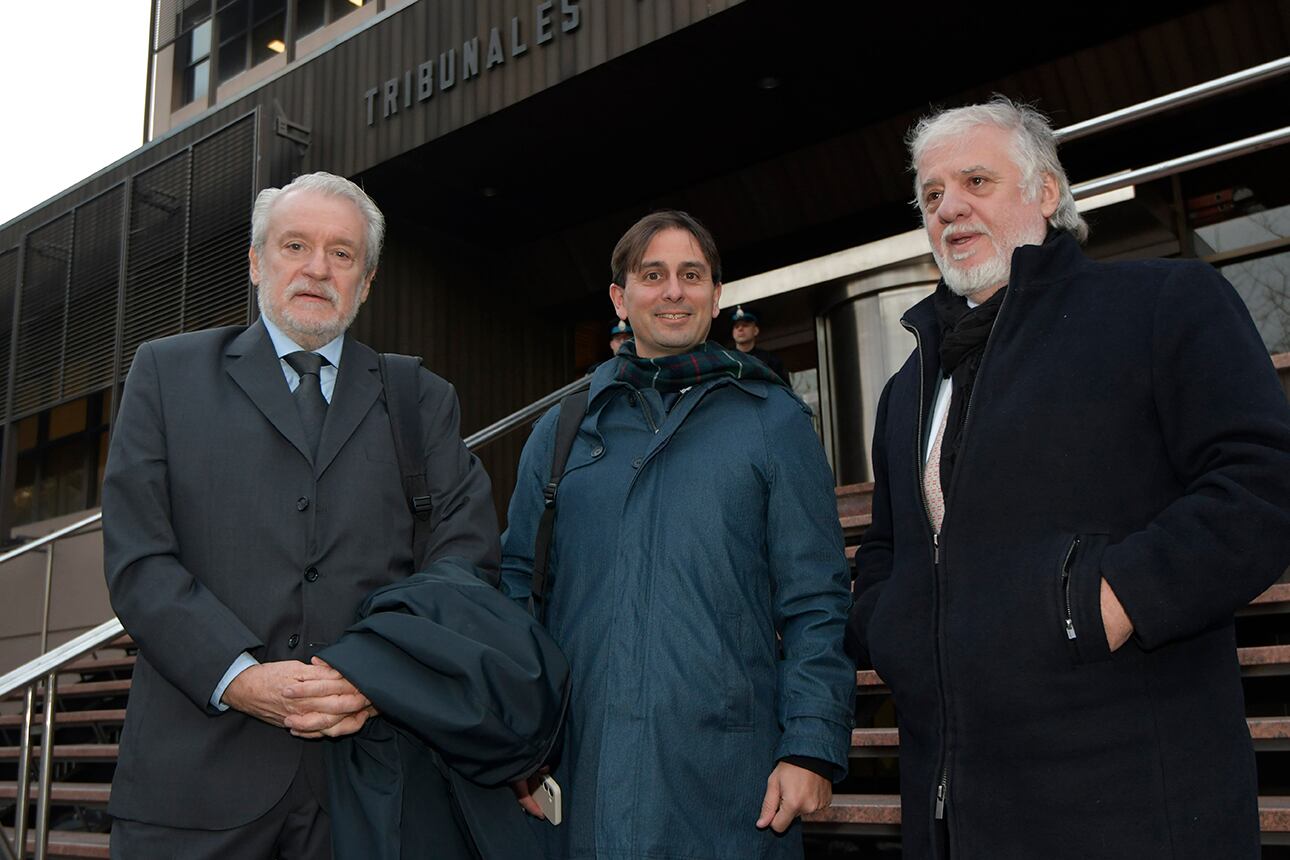 Federico Casal, Gustavo Gazali y Mariano Fragueiro Frías, abogados de la familia Bento.


Foto: Orlando Pelichotti