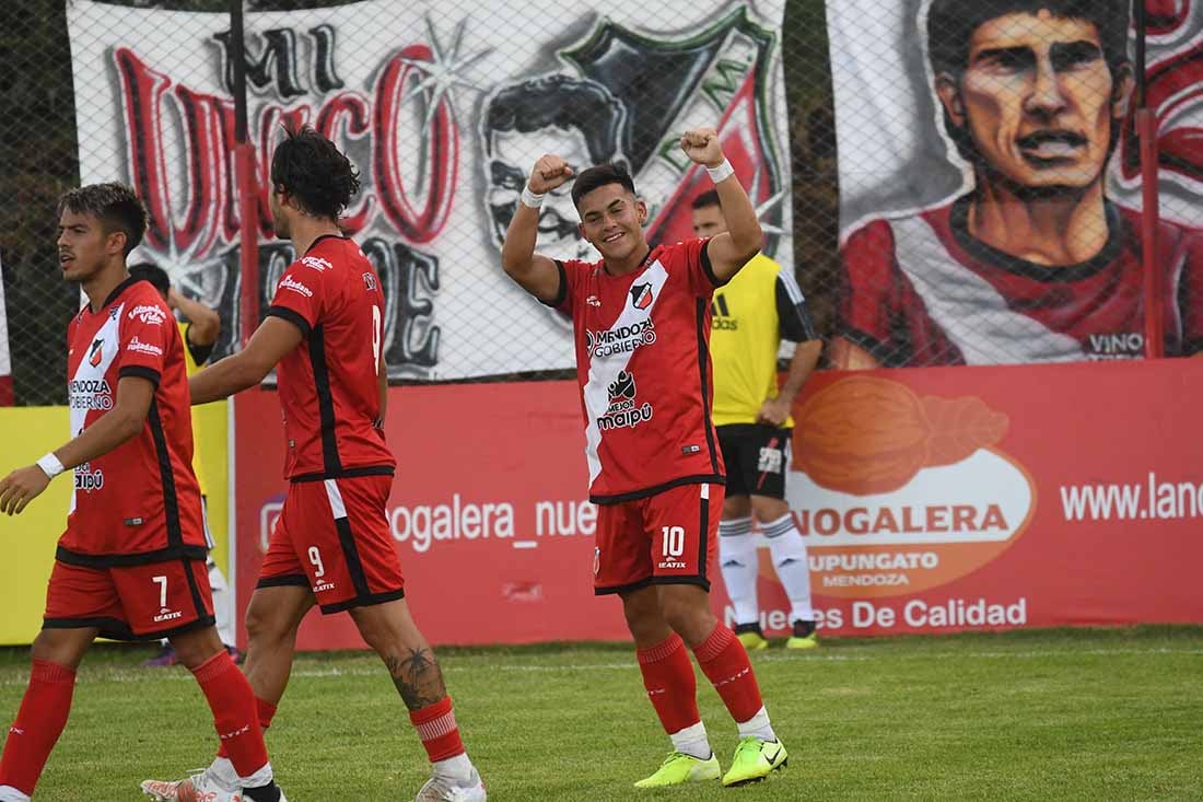 Luciano Ortega (10) es la apuesta que tiene en carpeta la dirigencia de Godoy Cruz para la próxima temporada.