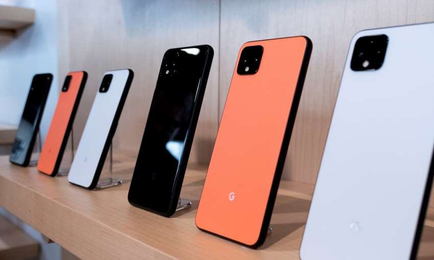 
Todos hablan del gran parecido del nuevo Pixel 4 con el diseño del iPhone 11
