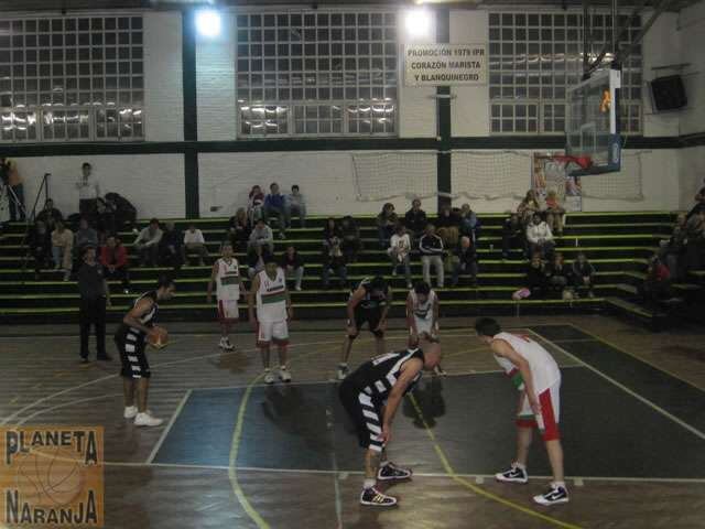 
    El día que volvió a jugar por los porotos y debutó con la camiseta de Sporting (Gentileza: Planeta Naranja).
   