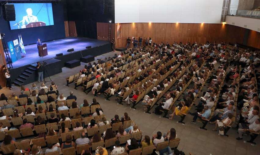 
Presentación. El gobernador Rodolfo Suárez abrió el acto de lanzamiento del ciclo lectivo 2020, en el auditorio Alameda.. | Gentileza / Gobierno de Mendoza
   