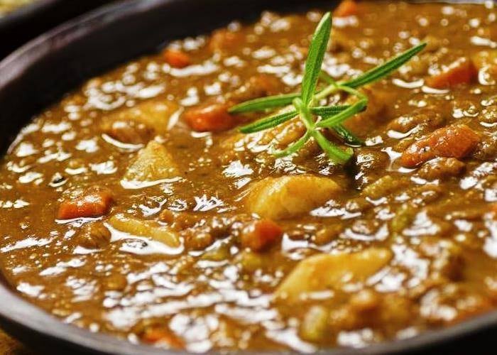 Guiso de lentejas: un plato que lleva su preparación pero que contiene todos los nutrientes habidos y por haber. 