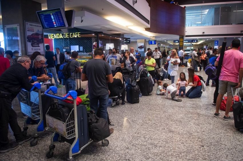 
Así lucía el aeropuerto de Mendoza durante el paro anterior | Ignacio Blanco / Los Andes
   