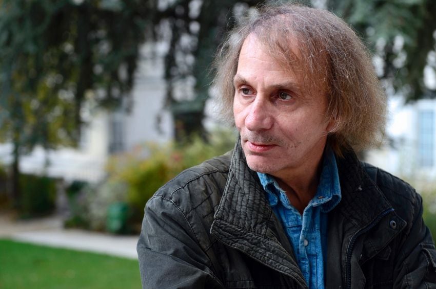 
Michel Houellebecq: a la par que edita “Serotonina”, se deja homenajear por los gobiernos conservadores que critica. 
