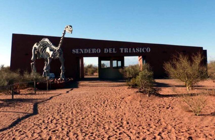 
    Sendero del Triásico. El sitio para que los niños conozcan las distintas especies de dinosaurios.
   