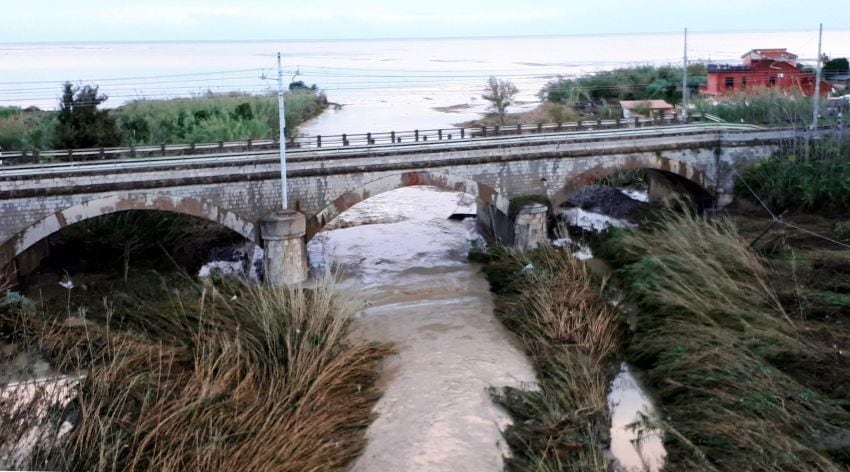 
    El agua inundó zonas de Palermo. /AP
   