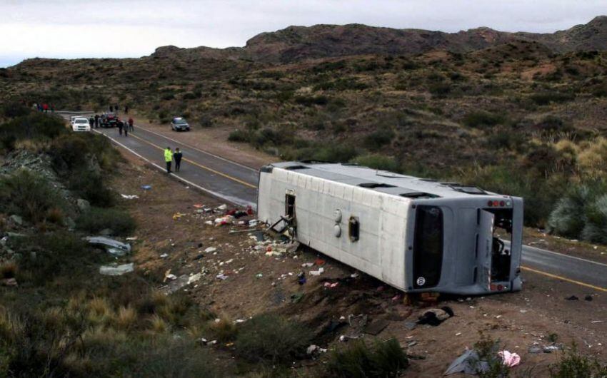 
Vuelco fatal en Cuesta de los Terneros (25 de junio de 2017). | Archivo / Los Andes
   