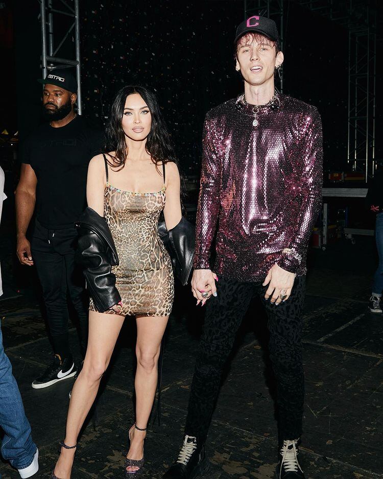 Megan Fox y Machine Gun Kelly en el detrás de escena del Lollapalooza Brasil 2022