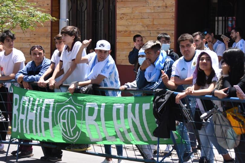 El color de los hinchas en la previa de Argentina Brasil en San Juan.