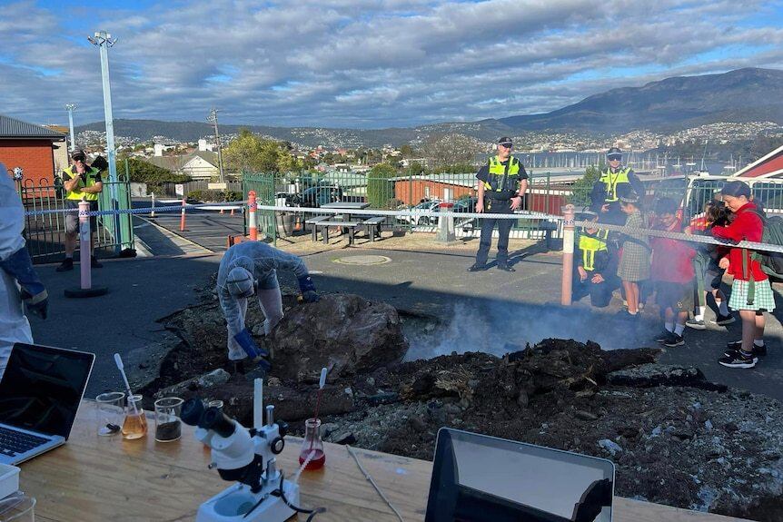 Un colegio simuló el impacto de un meteorito y generó revuelo en las redes sociales.