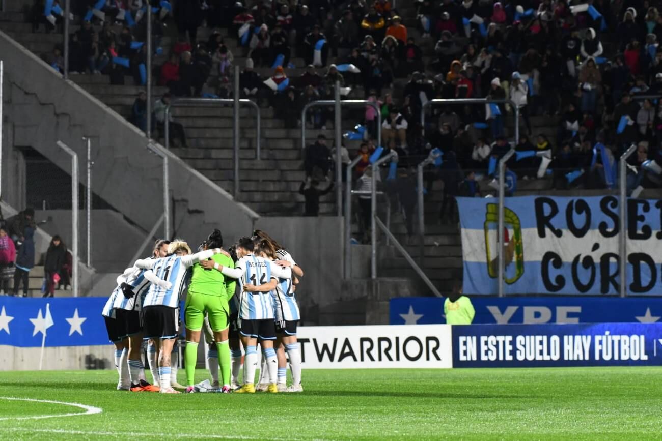 La selección argentina femenina derrota a Perú 1-0 en su despedida antes del Mundial. (@Argentina)