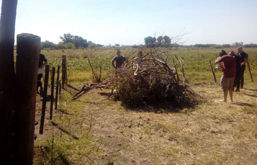 
El lugar donde fue hallada enterrada la mujer asesinada. | Gentileza / Clarín
   