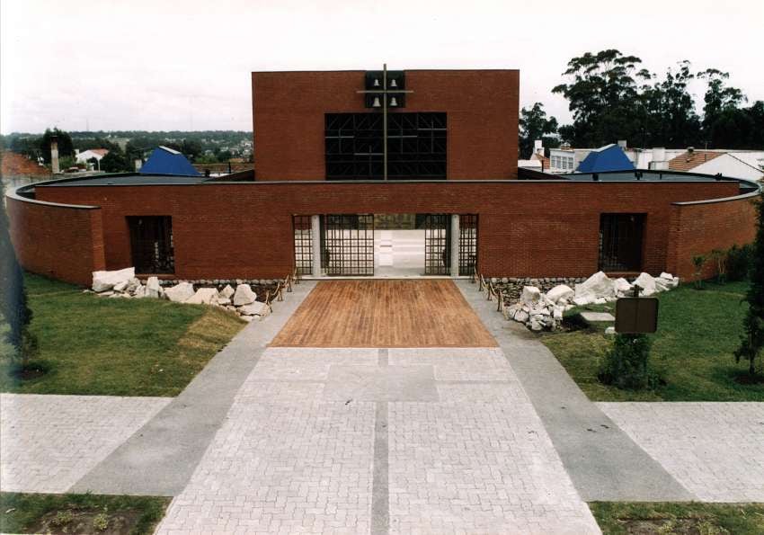 
    Capilla San Benedetto en el barrio Puerto de Mar del Plata.
   