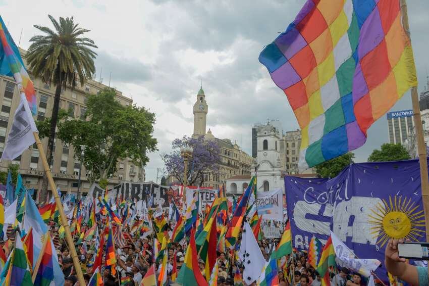 
    Clarín
   