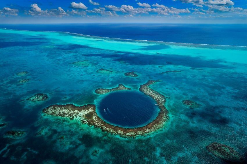 
    Belice. El extraordinario Blue Hole, un desafío para los buzos.
   