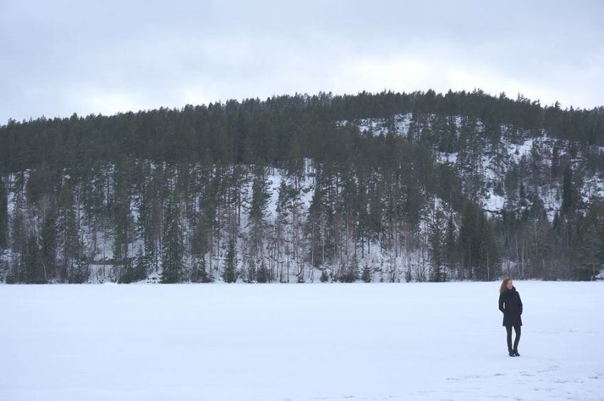 
Patricia en uno de los más paisajes noruegos. 
