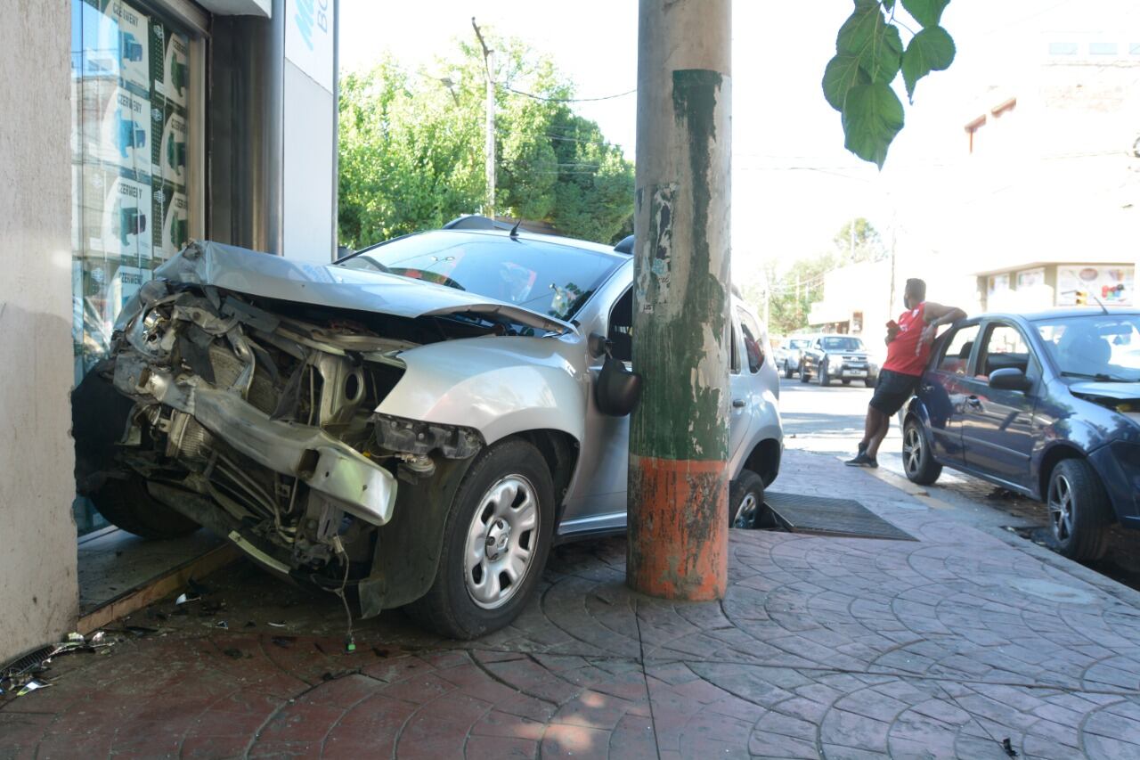 Choque en Adolfo Calle y Dorrego - Nicolás Ríos