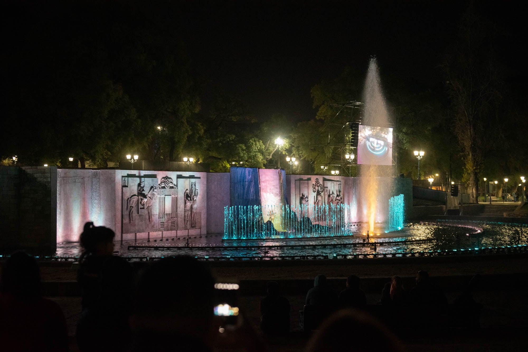 Renovada fuente de la Plaza Independencia