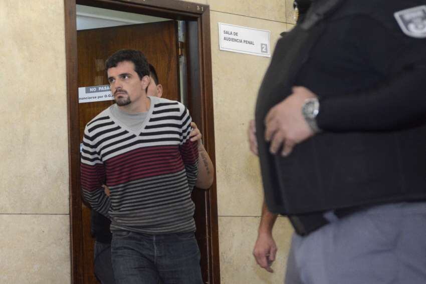 
    Perpetua. Zalazar deja la sala de audiencias tras confesar y ser condenado
   