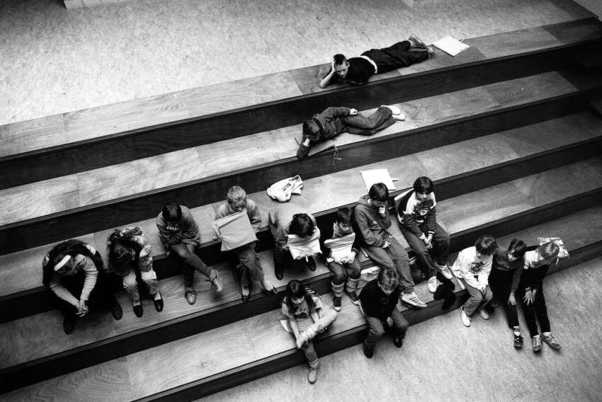 
    Escuela Apollo en Amsterdam (Paises Bajos,1983) de Herman Hertzberger.
   