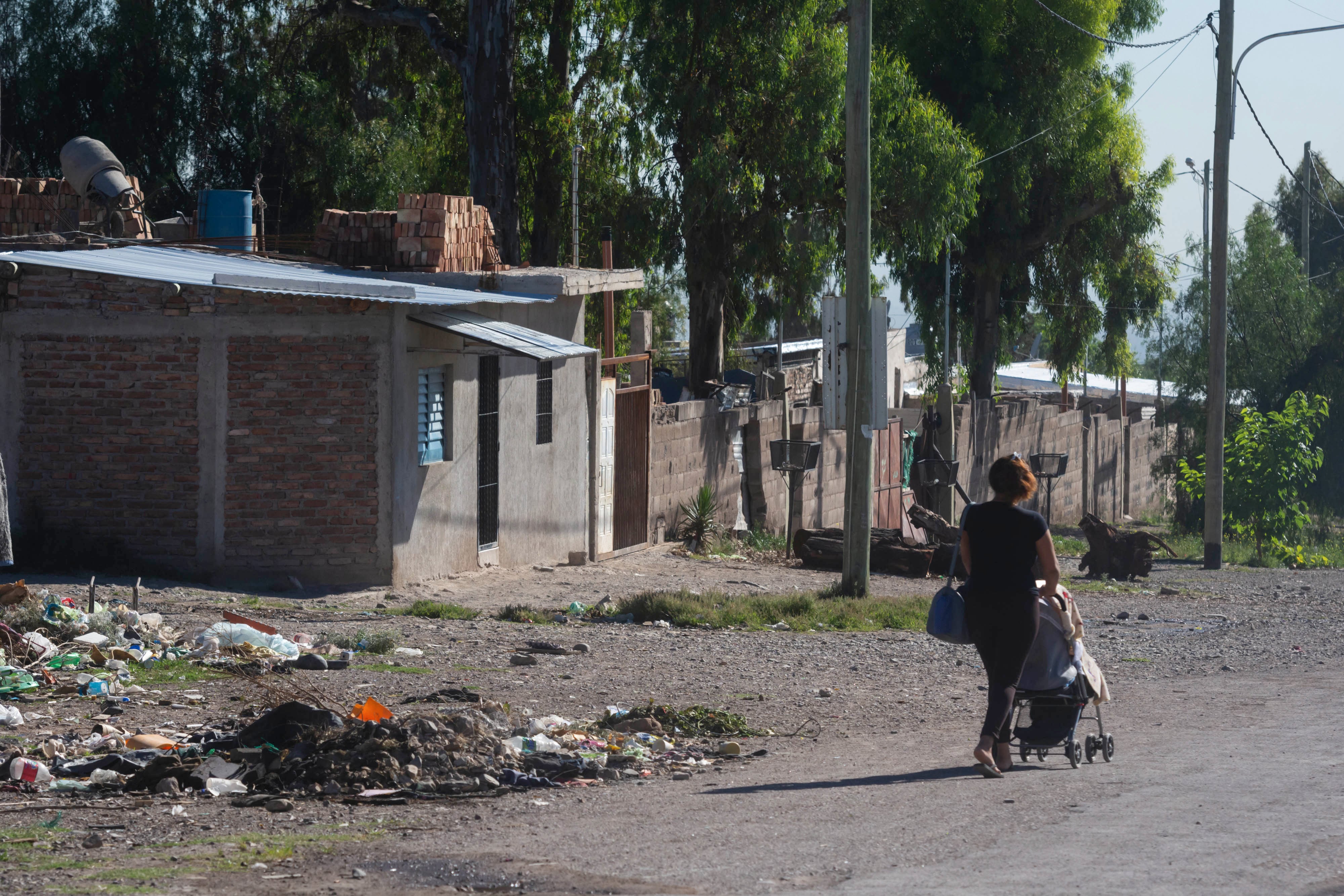 Según la UCA, la pobreza fue de casi 44% este año en Argentina y alcanzó a 18 millones de personas