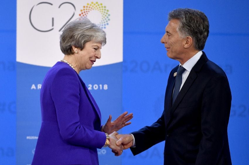 
    Theresa May junto a Macri en el G20 el año pasado. - Archivo / Los Andes
   