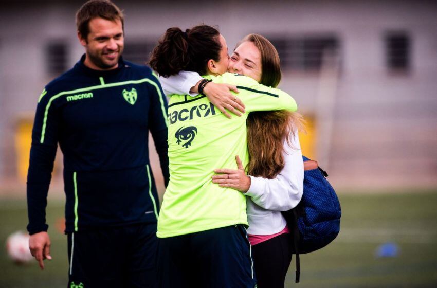 
    Agradable reencuentro con compañeras.
   