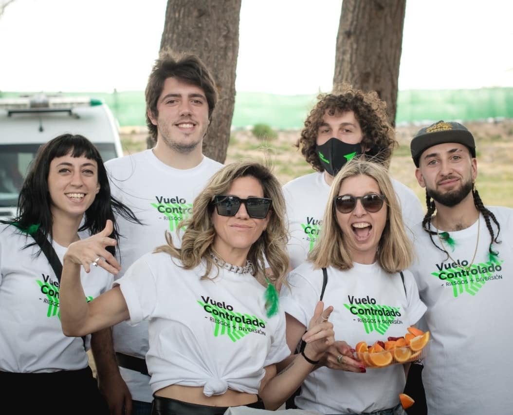 El equipo se conforma de voluntarios que se capacitan y suman a las fiestas multitudinarias. Siempre están recibiendo voluntarios interesados en sumarse al evento. / Créditos: Vuelo Controlado.