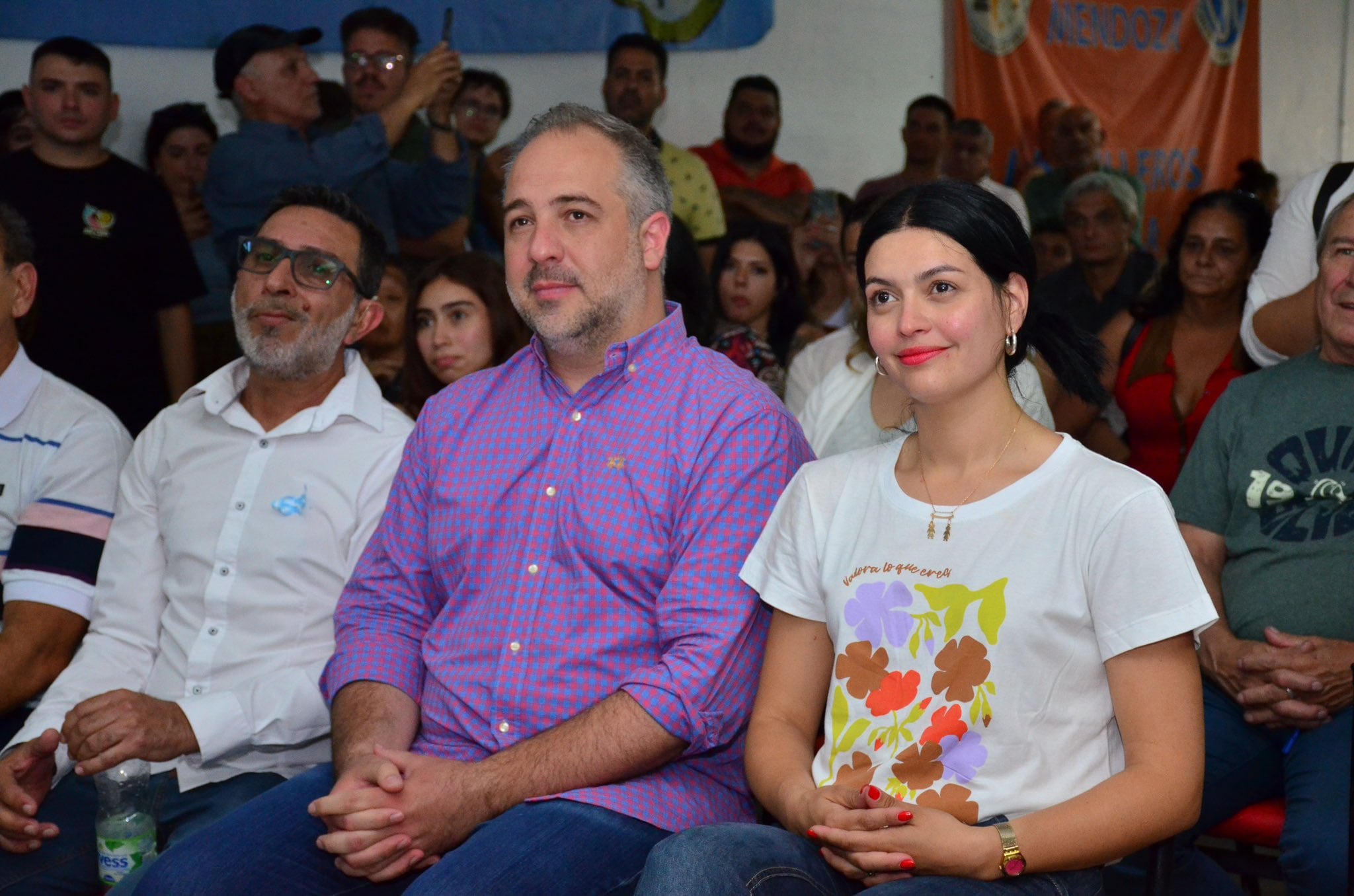 "Chingolo" Gallardo asumió la presidencia del PJ en Las Heras. Lo acompañaron el intendente de Maipú, Matías Stevanato y Flor Destéfanis, de Santa Rosa. Foto: X @MFlorDestefanis