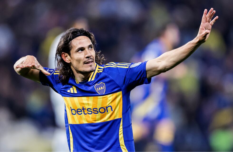 BUENOS AIRES (ARGENTINA), 15/08/2024.- Edinson Cavani de Boca celebra un gol este jueves, en el partido de ida de octavos de final de la Copa Sudamericana entre Boca Juniors y Cruzeiro en el estadio La Bombonera en Buenos Aires (Argentina). EFE/ Juan Ignacio Roncoroni