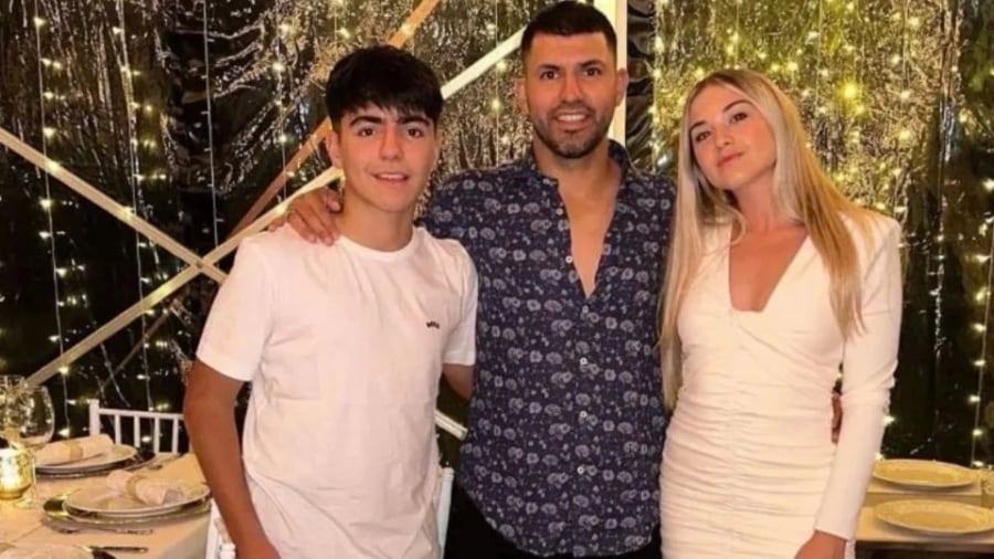 El hijo mayor del Kun reconoció que hizo con la primera foto de su hermanita.