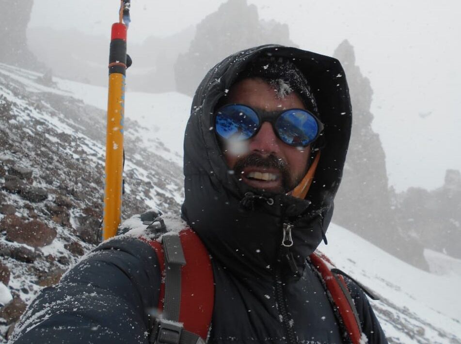 Diego Lizarraga de 38 años es radioaficionado y profesor de educación física.